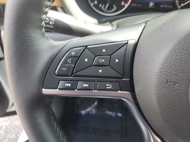 Used 2025 Nissan Sentra SV w/ SV Premium Package FWD image 16