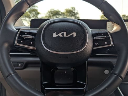 Used 2025 Kia Carnival EX FWD image 28