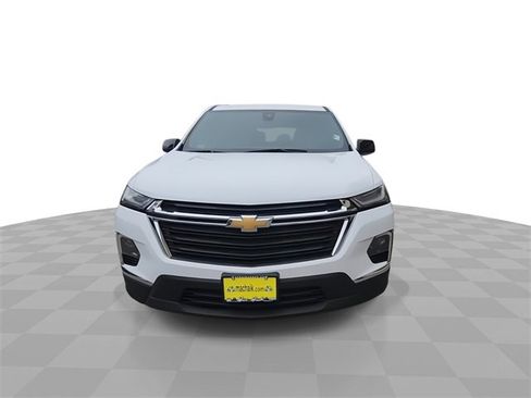 Used 2023 Chevrolet Traverse LS image 3