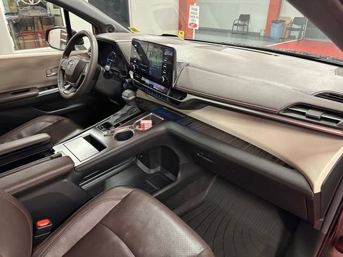 Certified 2023 Toyota Sienna Platinum AWD/4WD image 16