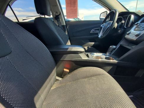 Used 2017 Chevrolet Equinox LT w/ Convenience Package image 4