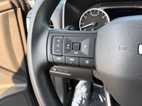 Used 2025 Nissan Rogue S FWD image 25