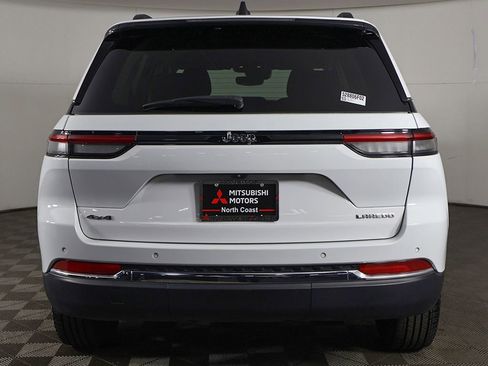 Used 2023 Jeep Grand Cherokee Laredo AWD/4WD image 10