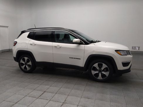 Used 2018 Jeep Compass Latitude w/ Popular Equipment Group FWD image 11