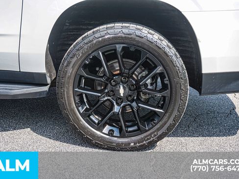 Used 2022 Chevrolet Suburban LT w/ LT Signature Package AWD/4WD image 15