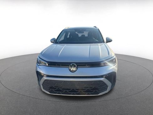 Used 2026 Volkswagen Taos SE AWD/4WD image 2