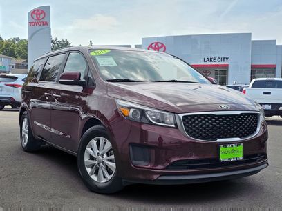 Used 2017 Kia Sedona LX w/ LX Essentials Premium Package