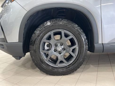Used 2025 Honda Pilot TrailSport image 23