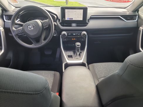 Used 2025 Toyota RAV4 XLE AWD/4WD image 17