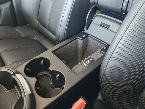 Used 2024 Porsche Macan w/ Premium Plus Package image 50