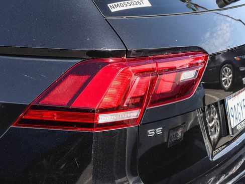 Used 2022 Volkswagen Tiguan SE R-Line image 8