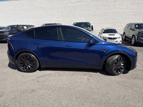 Used 2023 Tesla Model Y Performance AWD/4WD image 4