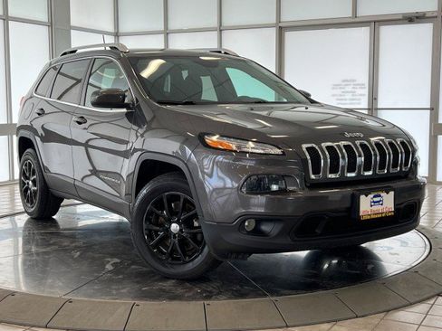 Used 2016 Jeep Cherokee Latitude w/ Cold Weather Group image 1