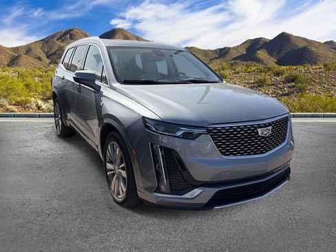 Used 2023 Cadillac XT6 Premium Luxury w/ Technology Package FWD image 5