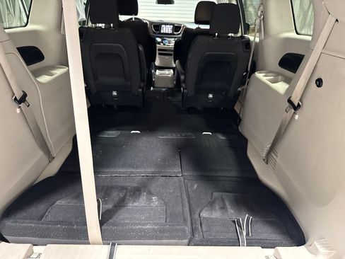 Used 2022 Chrysler Voyager LX FWD image 32