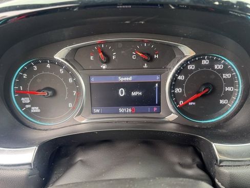 Used 2023 Chevrolet Traverse LT image 16