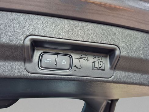 Certified 2022 Ford Explorer XLT RWD image 10