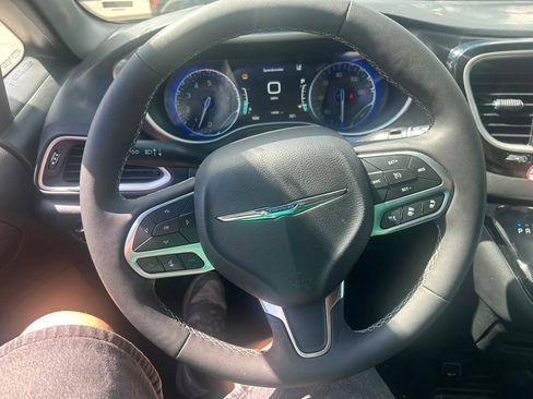 Used 2026 Chrysler Pacifica Select FWD image 13