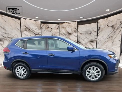 Used 2018 Nissan Rogue S AWD/4WD image 4