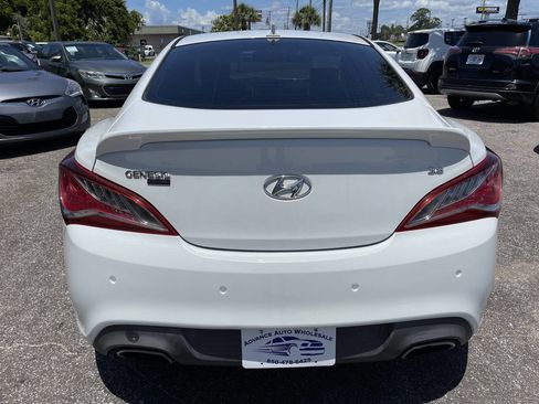 Used 2013 Hyundai Genesis 3.8 RWD image 5