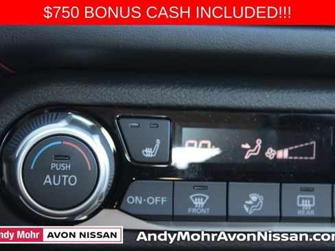 New 2025 Nissan Versa SR w/ Trunk Package image 24