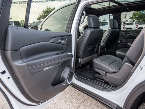 New 2026 Chevrolet Traverse Z71 w/ Enhanced Driving Package AWD/4WD image 31