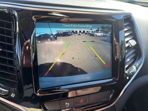 Used 2019 Jeep Cherokee Overland w/ Heavy Duty Protection Group AWD/4WD image 25