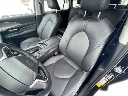 Used 2025 Toyota Grand Highlander FWD image 37