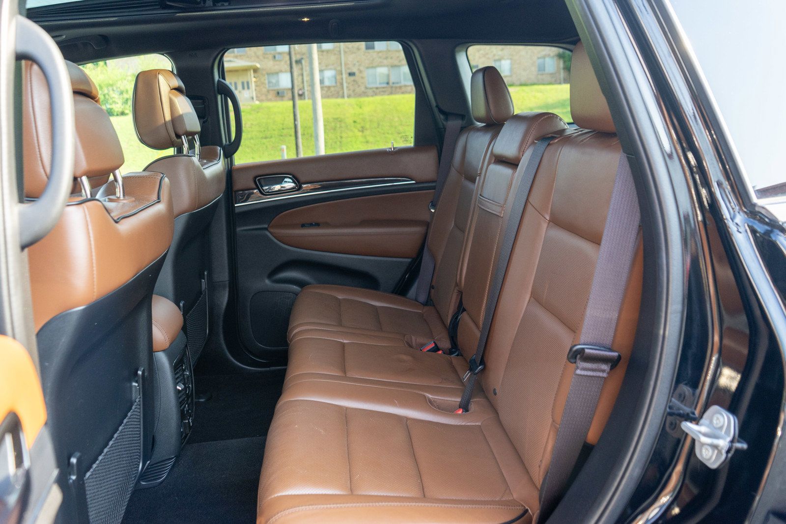 Used 2020 Jeep Grand Cherokee Overland AWD/4WD image 30