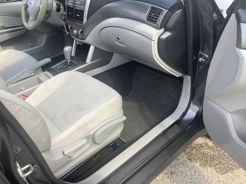 Used 2013 Subaru Forester 2.5X Premium w/ Popular Pkg 2 AWD/4WD image 12