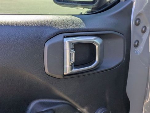 Used 2021 Jeep Gladiator Sport image 14