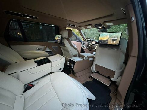 Used 2025 Land Rover Range Rover SV image 60