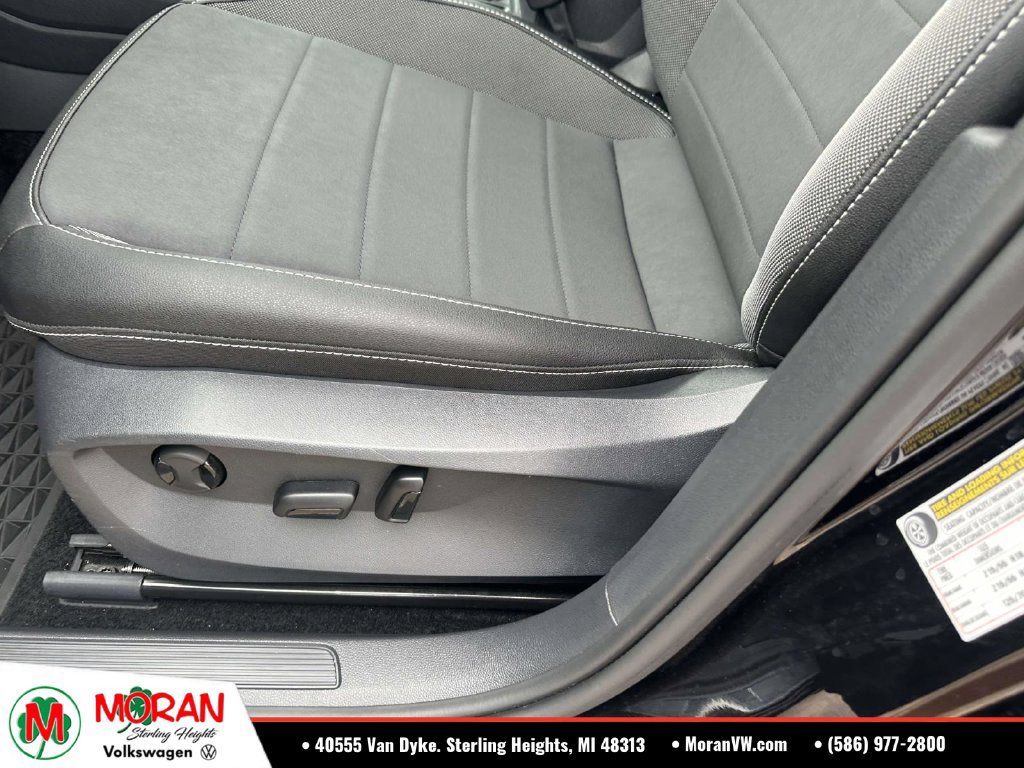 Certified 2024 Volkswagen Taos SE AWD/4WD image 19