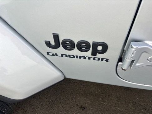 Used 2022 Jeep Gladiator Sport AWD/4WD image 43