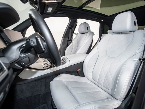 Used 2023 BMW X5 sDrive40i w/ M Sport Package image 15