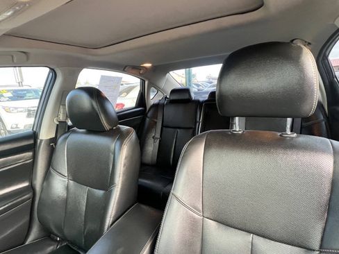 Used 2017 Nissan Altima 2.5 SL w/ Moonroof Package FWD image 11