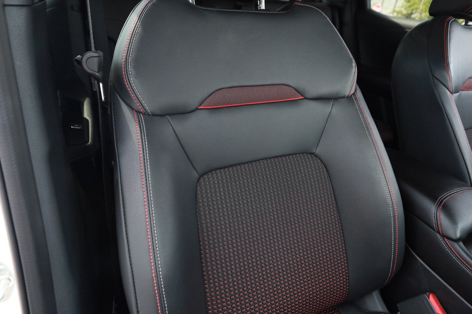 Used 2025 Nissan Kicks SR w/ Interior Electronics Package FWD image 27