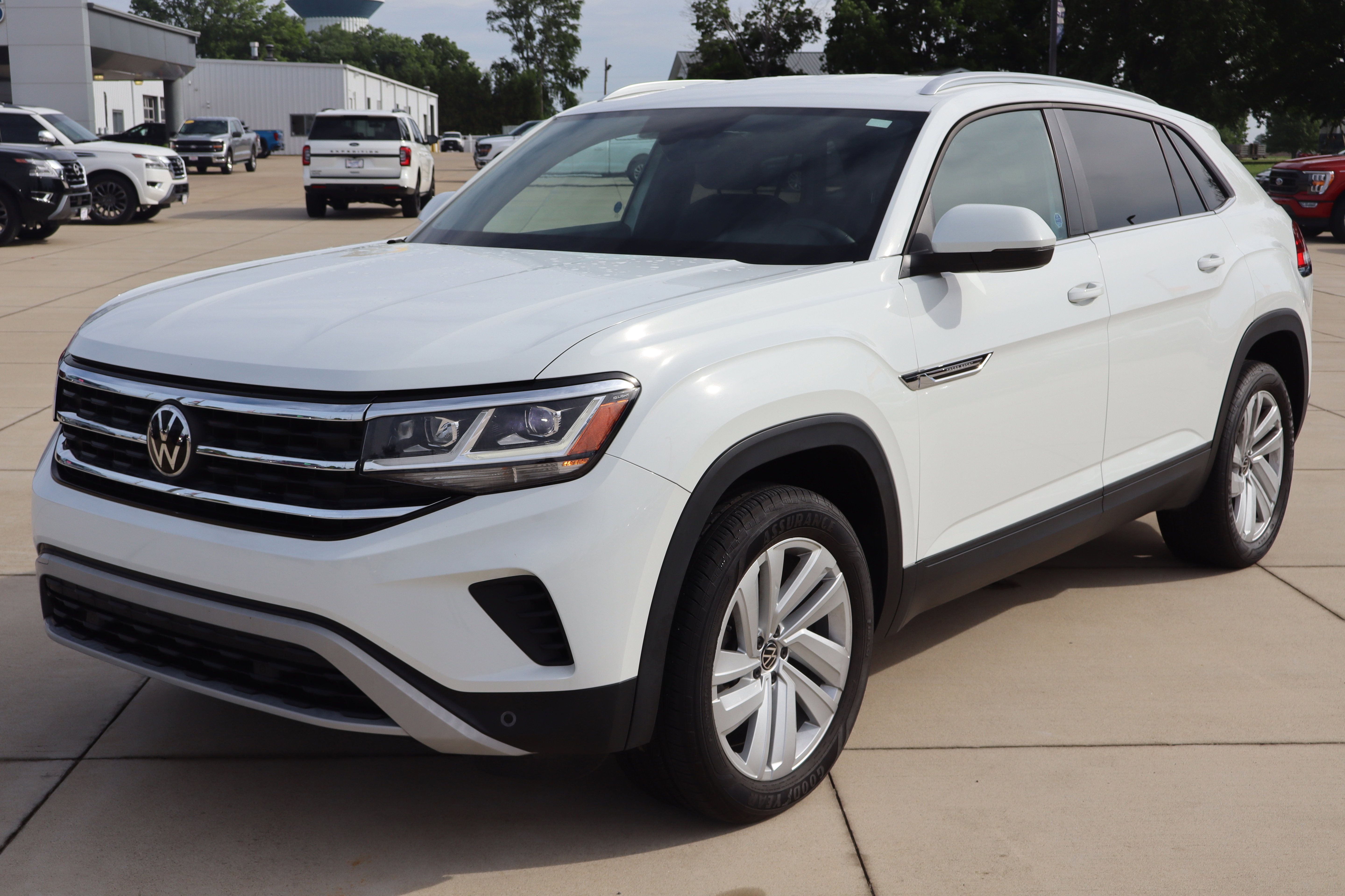 Used 2023 Volkswagen Atlas Cross Sport SE FWD image 2