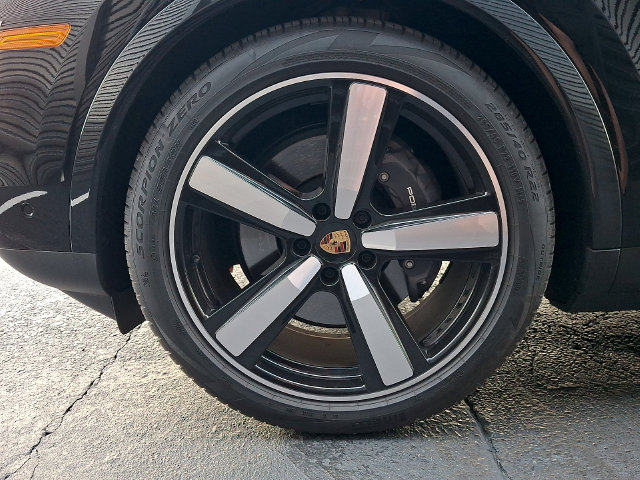 Certified 2025 Porsche Cayenne Coupe AWD/4WD image 15