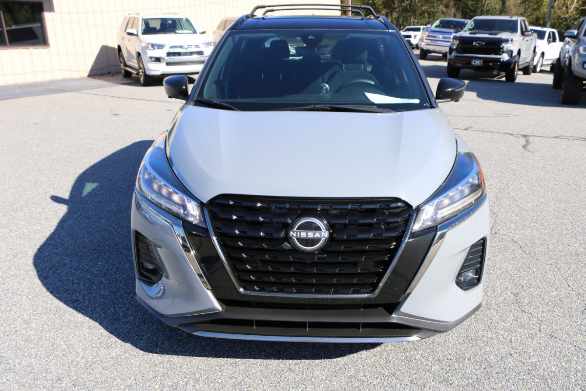 Used 2022 Nissan Kicks SR w/ Interior Electronics Package FWD image 11