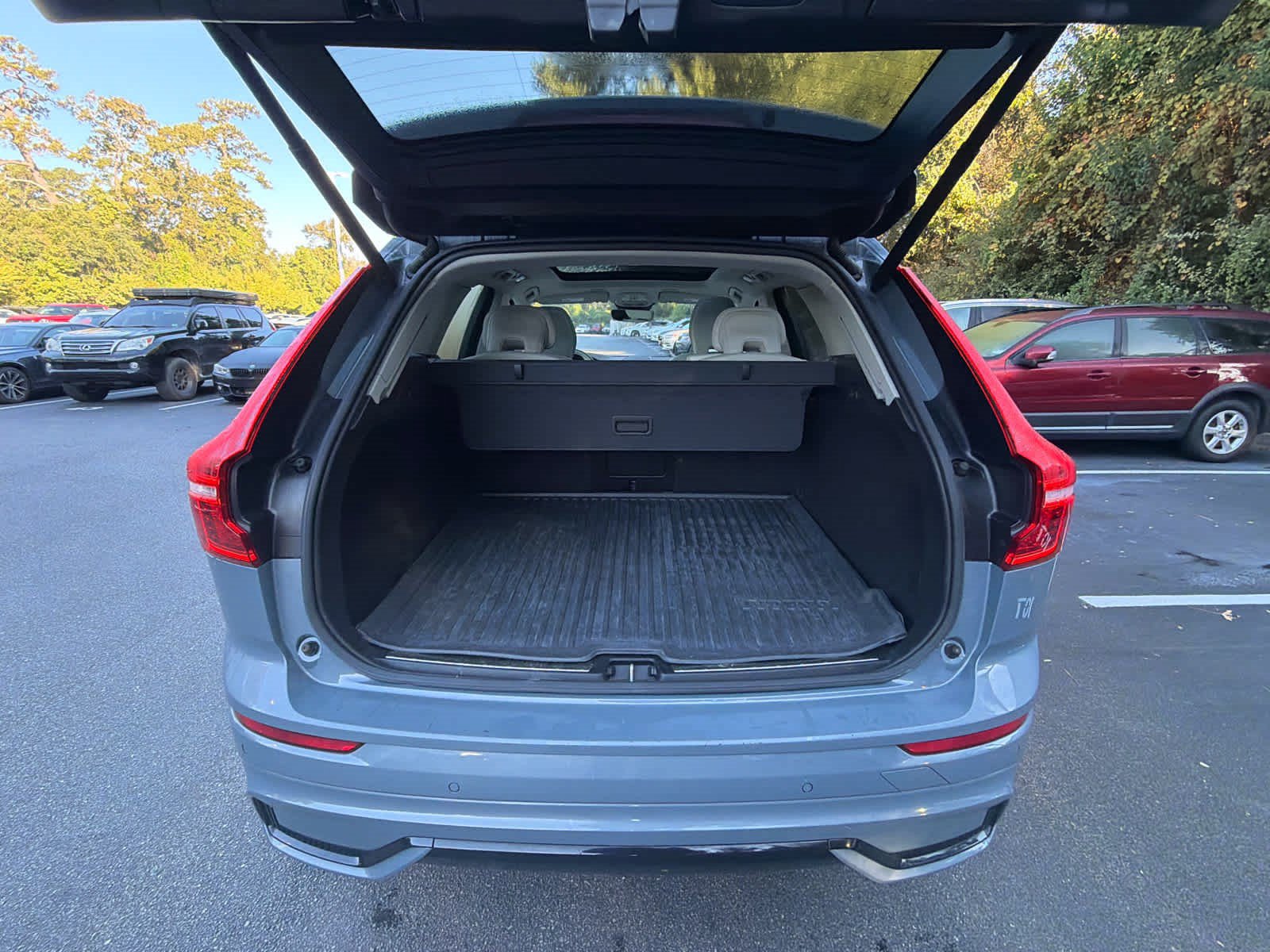 Certified 2024 Volvo XC60 B5 Plus w/ Protection Package AWD/4WD image 21
