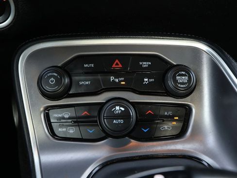 Used 2021 Dodge Challenger SXT w/ Driver Convenience Group image 18