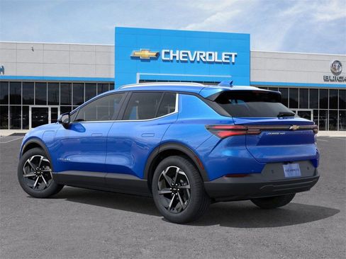 New 2026 Chevrolet Equinox EV LT image 3