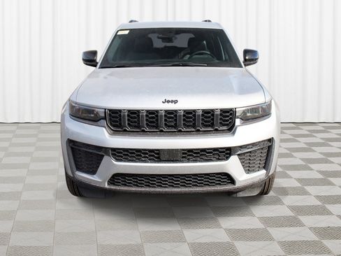 New 2026 Jeep Grand Cherokee Altitude AWD/4WD image 31