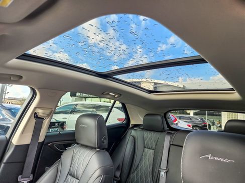 Certified 2023 Buick Envision Avenir image 9