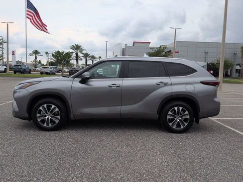 Certified 2026 Toyota Highlander XLE AWD/4WD image 7