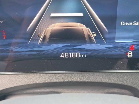 Used 2025 Chevrolet Traverse LT FWD image 36