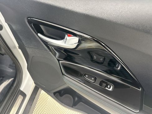 Used 2020 Kia Niro EX Premium FWD image 31