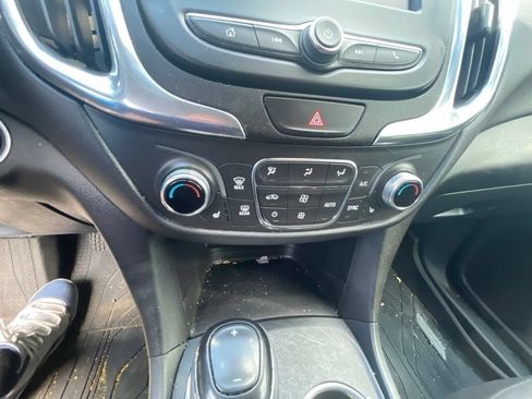 Used 2021 Chevrolet Equinox LT AWD/4WD image 15