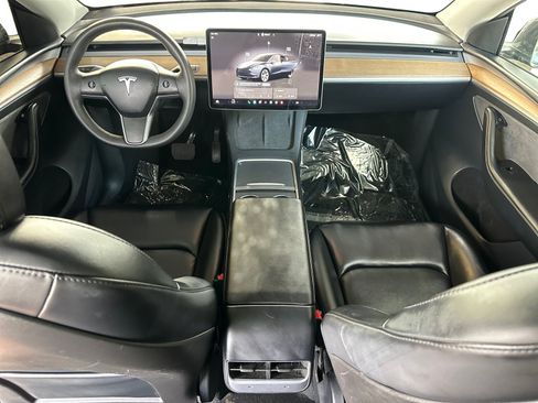 Used 2024 Tesla Model Y 2WD image 11